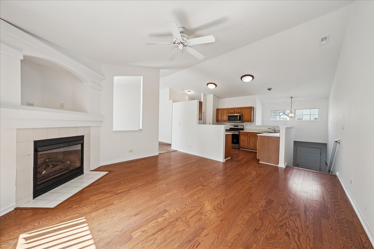 973 Parkhill Circle #973-B, Aurora, IL 60502