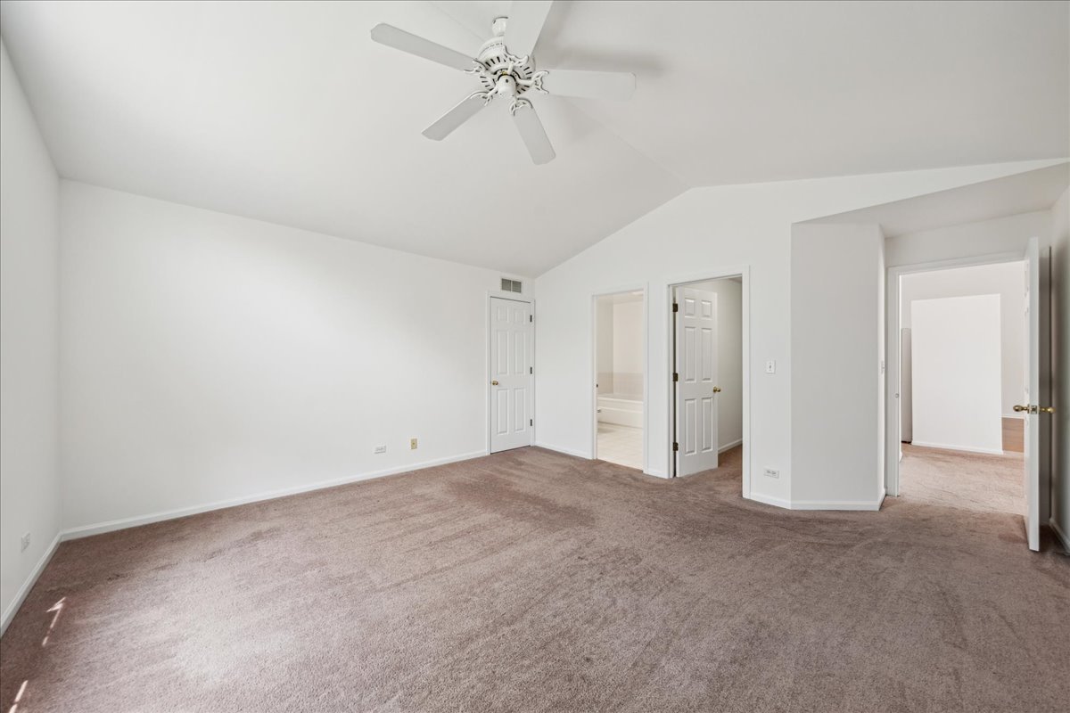 973 Parkhill Circle #973-B, Aurora, IL 60502