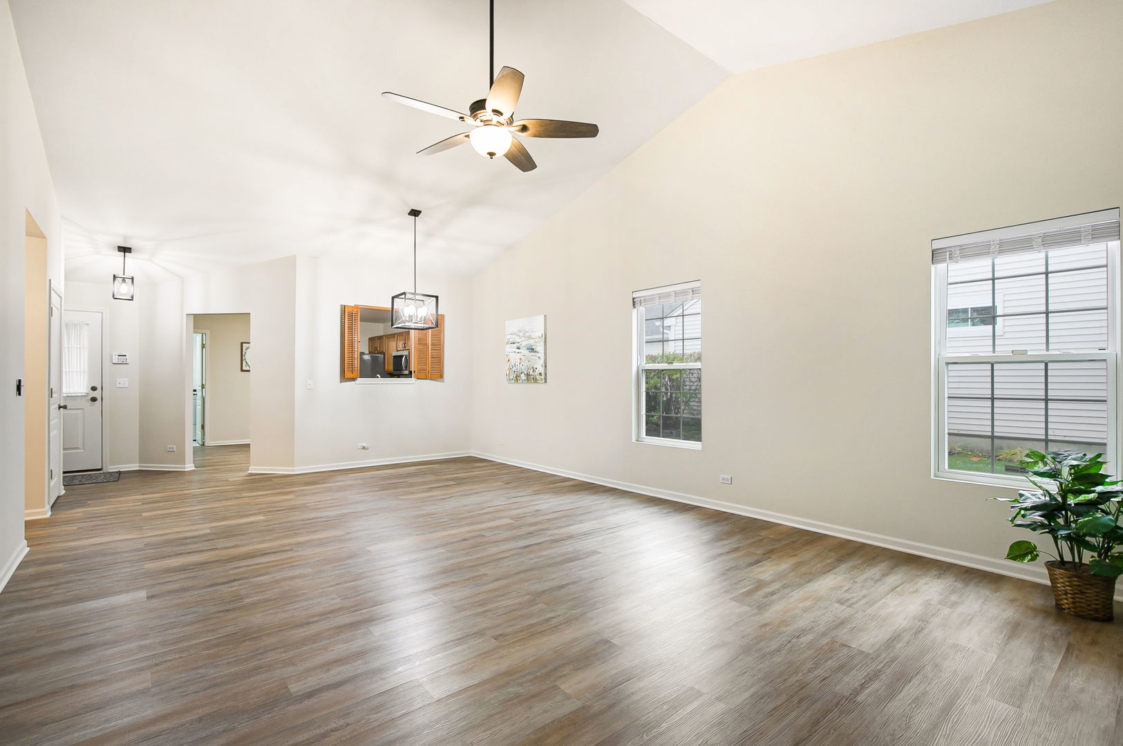 626 S Curran Road, Round Lake, IL 60073