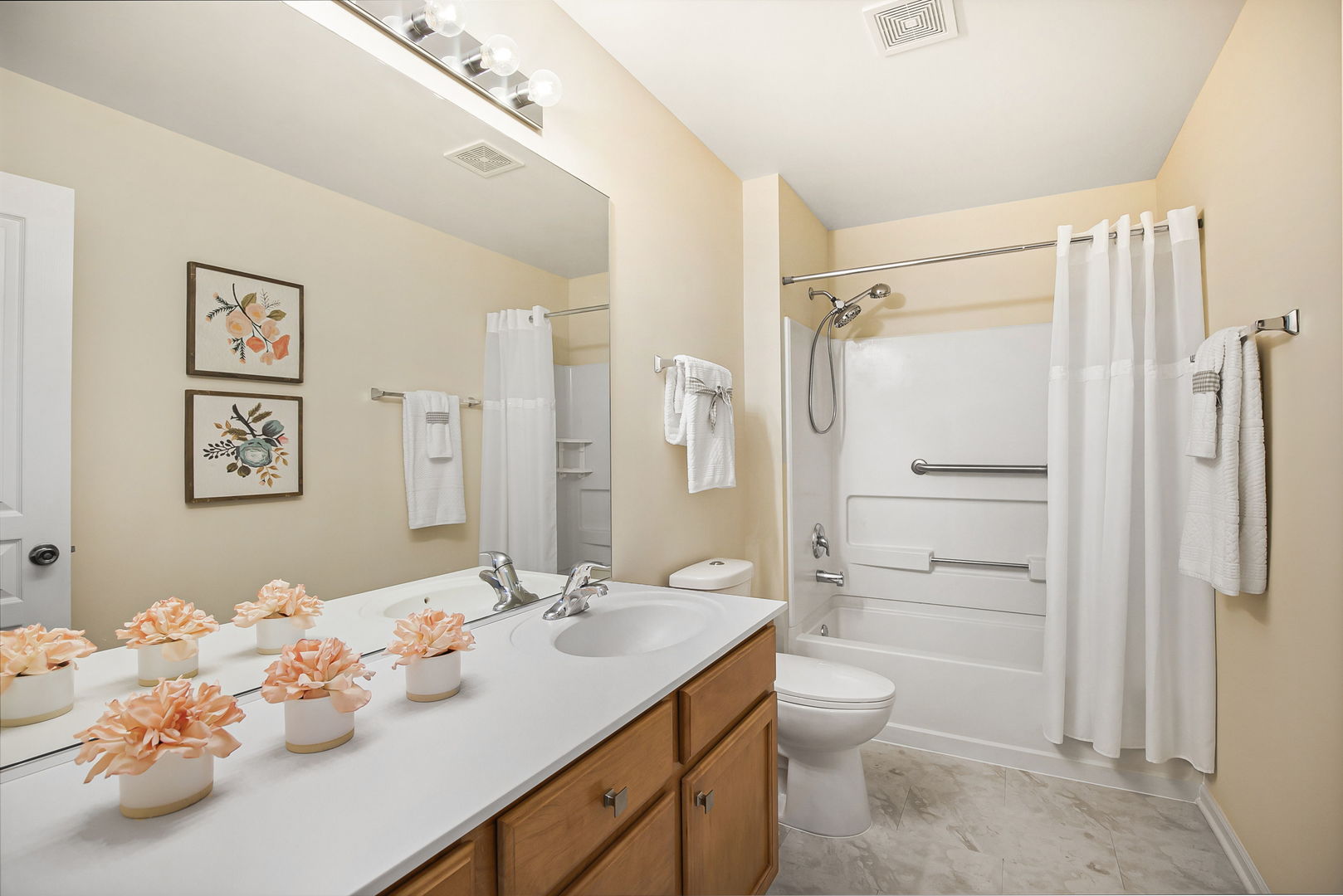 626 S Curran Road, Round Lake, IL 60073