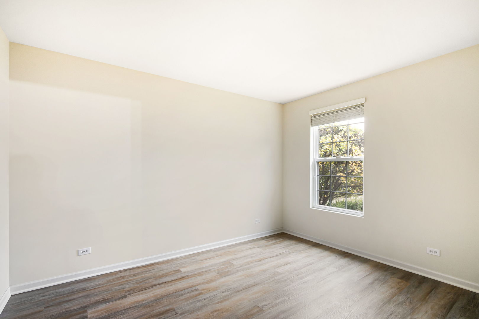 626 S Curran Road, Round Lake, IL 60073