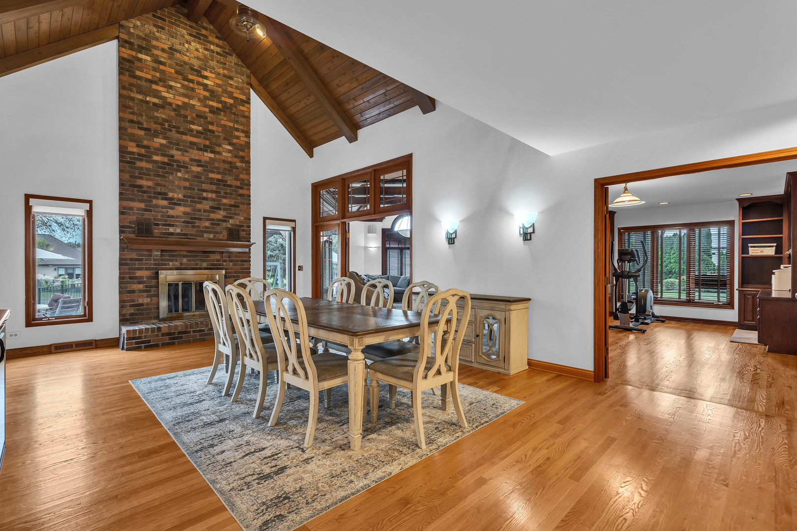 9S151 Skylane Drive, Naperville, IL 60564