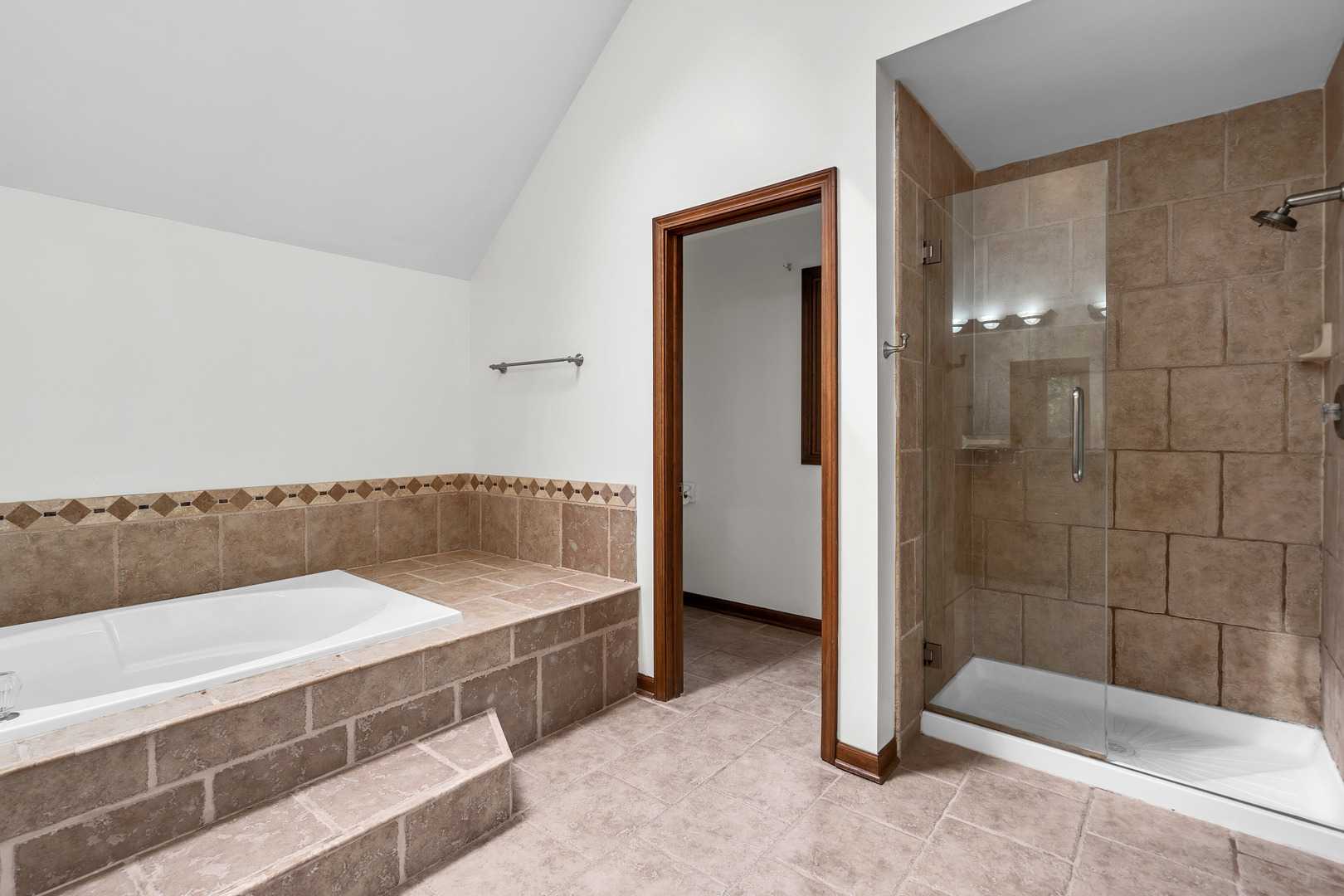 9S151 Skylane Drive, Naperville, IL 60564