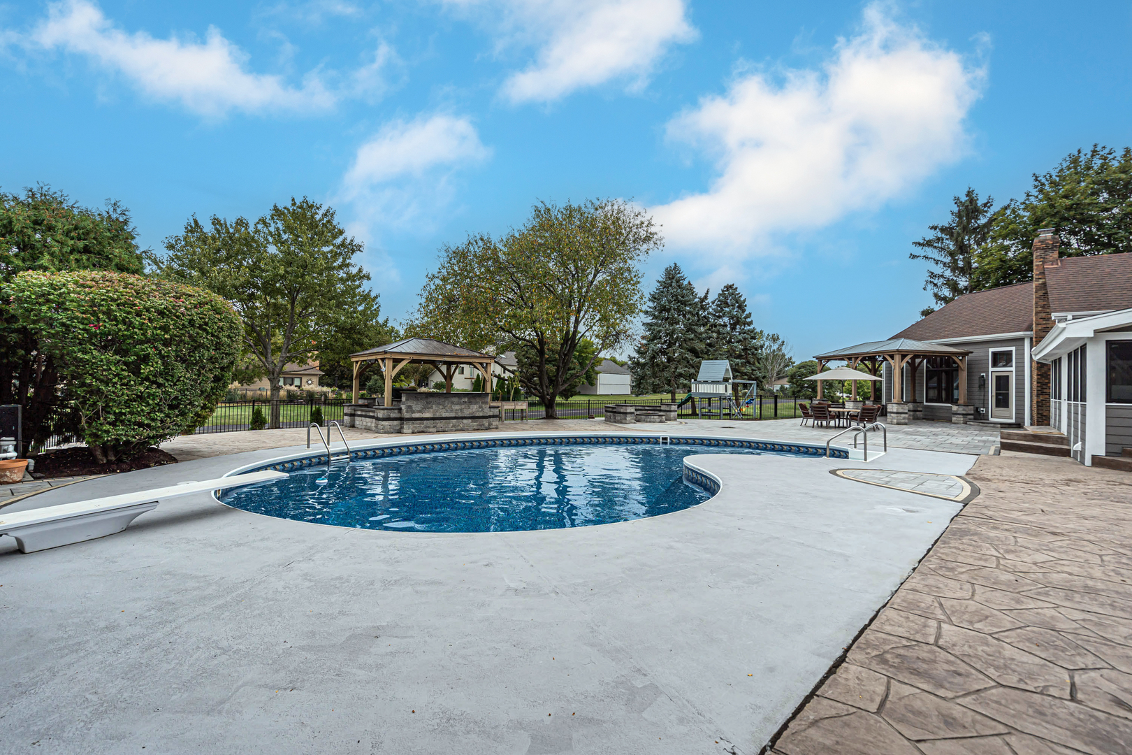 9S151 Skylane Drive, Naperville, IL 60564