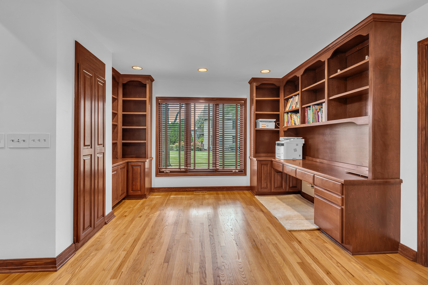 9S151 Skylane Drive, Naperville, IL 60564