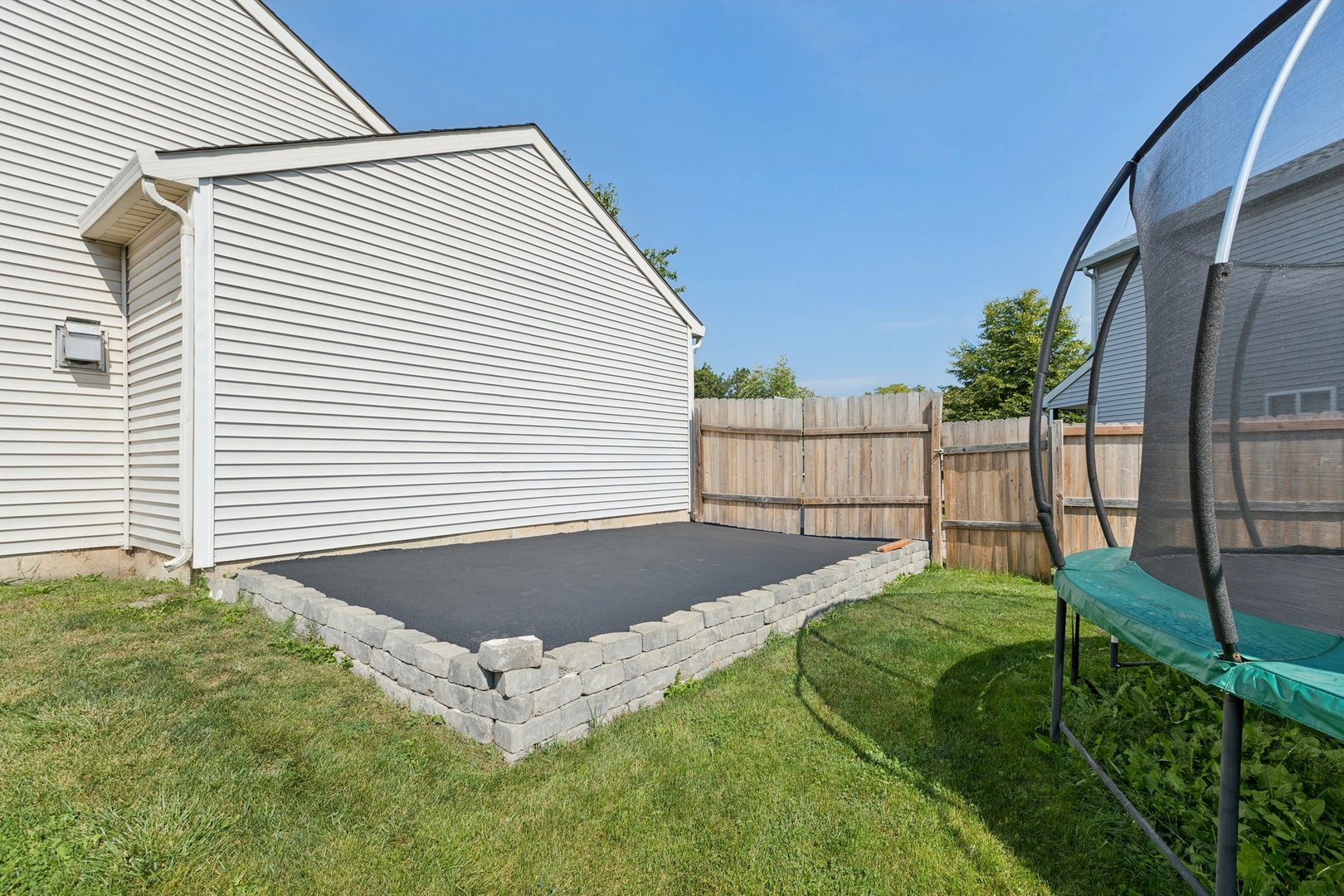 349 E Springwood Court, Round Lake Beach, IL 60073