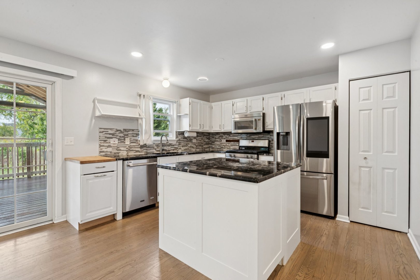 349 E Springwood Court, Round Lake Beach, IL 60073