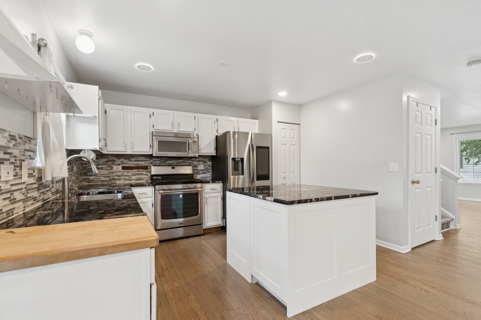 349 E Springwood Court, Round Lake Beach, IL 60073