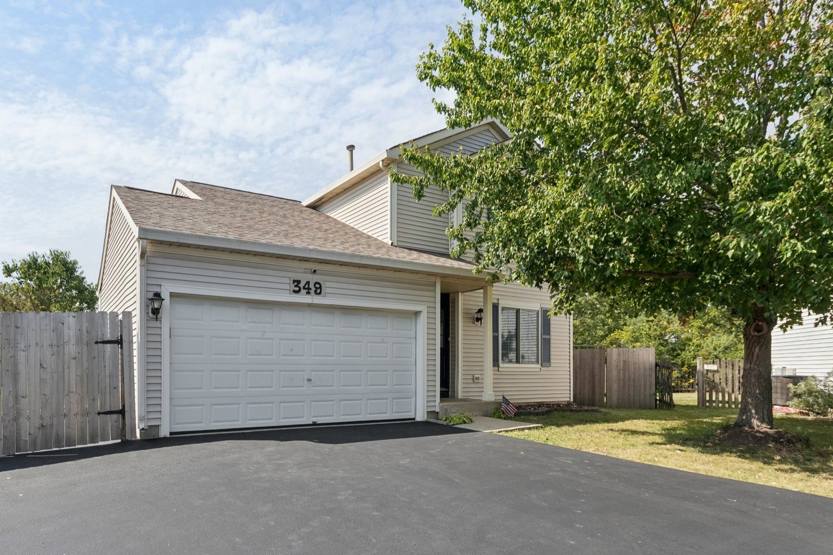 349 E Springwood Court, Round Lake Beach, IL 60073