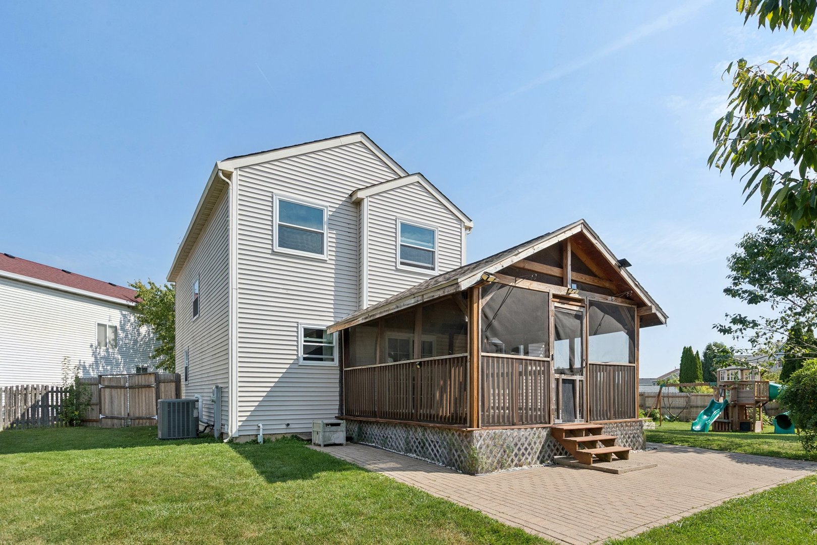 349 E Springwood Court, Round Lake Beach, IL 60073