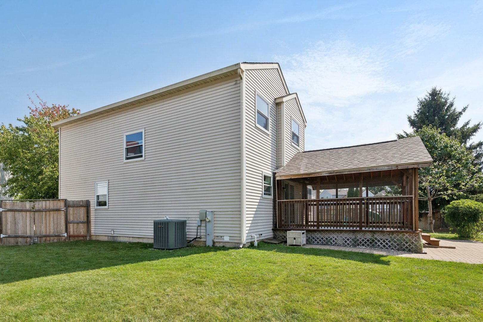 349 E Springwood Court, Round Lake Beach, IL 60073