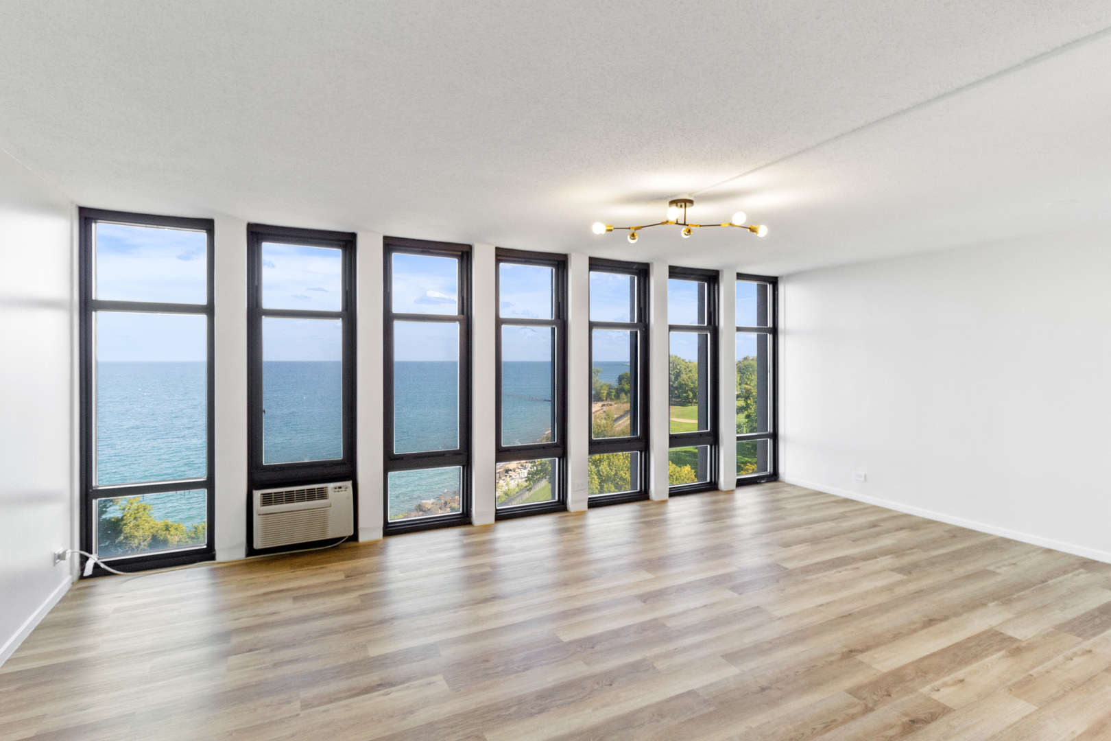 6700 S South Shore Drive #8A, Chicago, IL 60649
