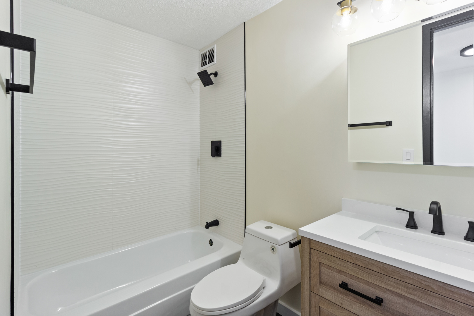 6700 S South Shore Drive #8A, Chicago, IL 60649