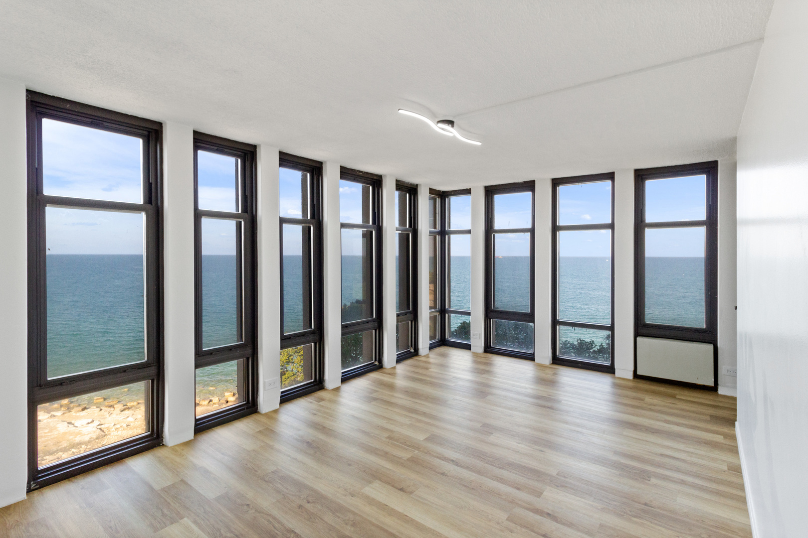 6700 S South Shore Drive #8A, Chicago, IL 60649