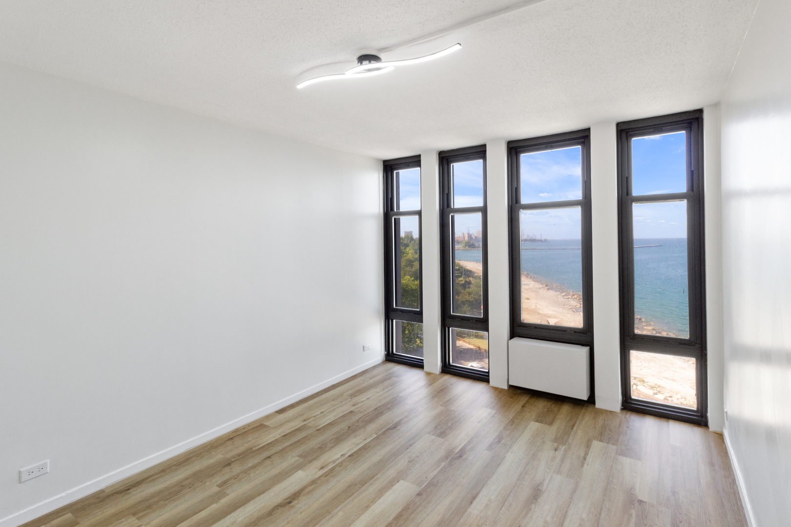 6700 S South Shore Drive #8A, Chicago, IL 60649