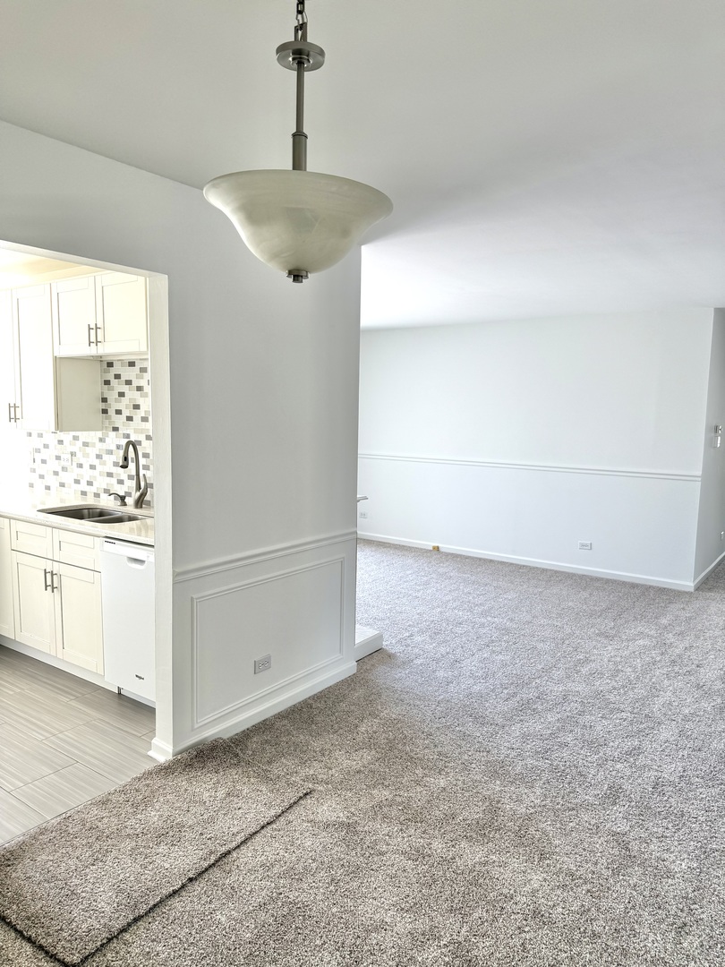 327 WILDBERRY Court #D2, Schaumburg, IL 60193