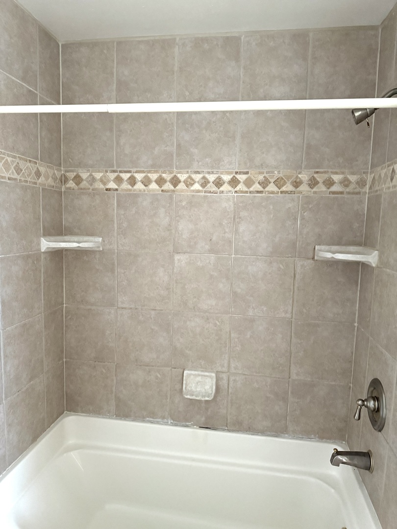 327 WILDBERRY Court #D2, Schaumburg, IL 60193