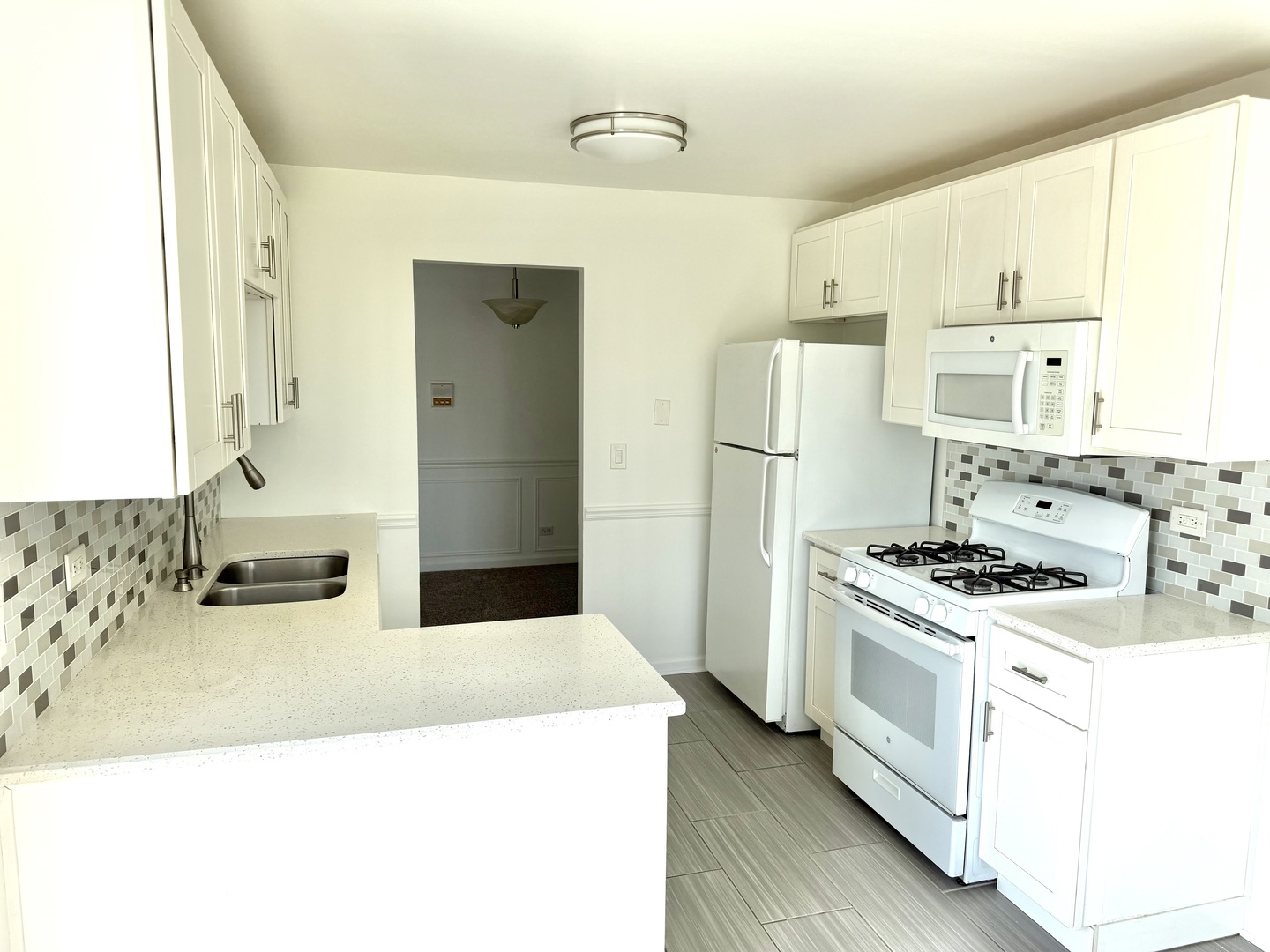 327 WILDBERRY Court #D2, Schaumburg, IL 60193