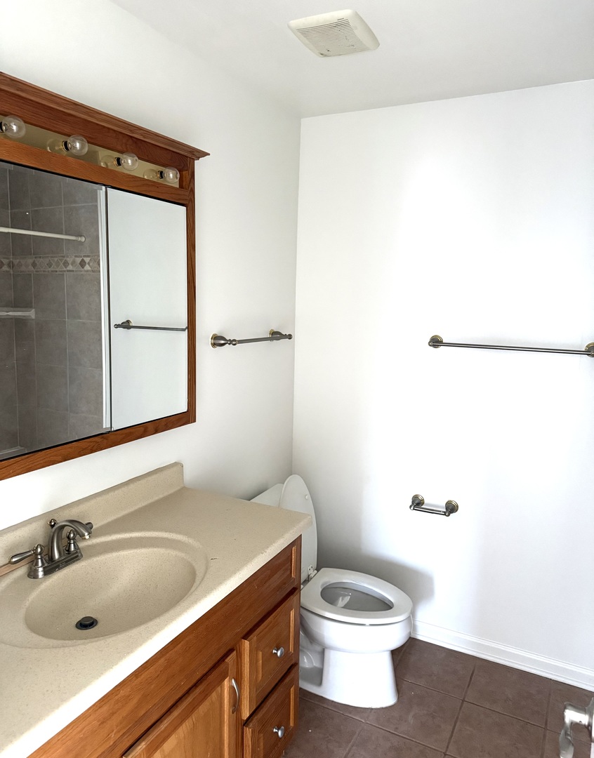 327 WILDBERRY Court #D2, Schaumburg, IL 60193