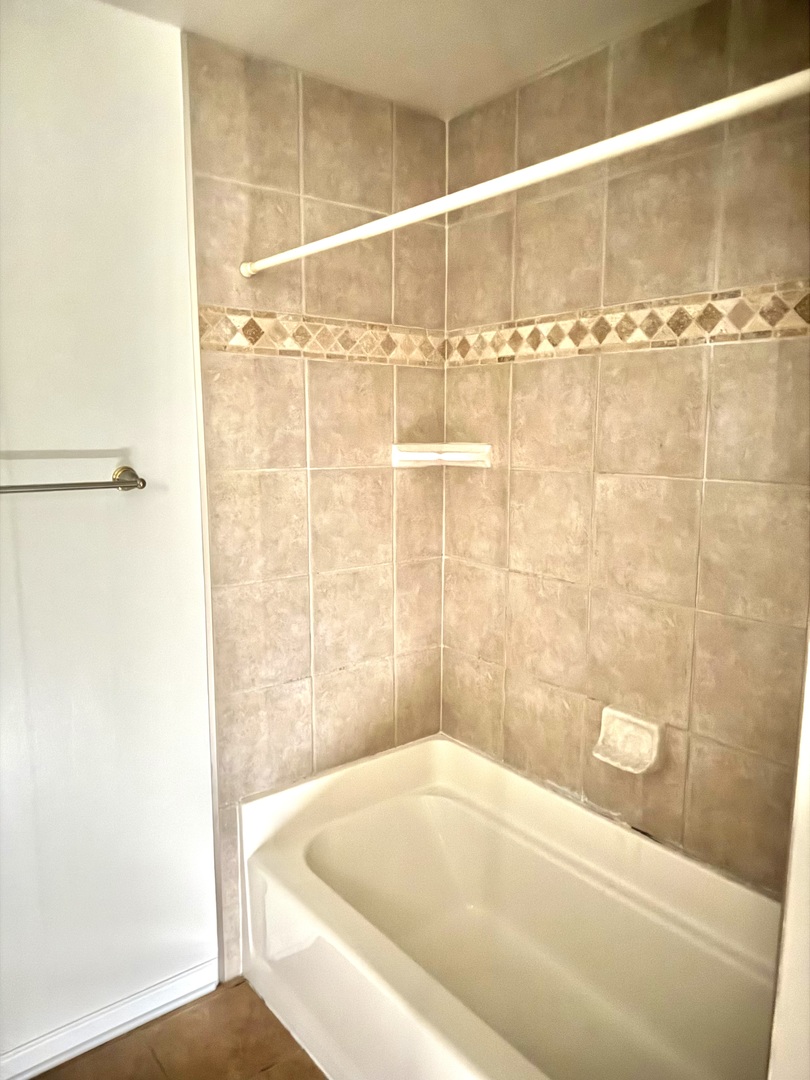 327 WILDBERRY Court #D2, Schaumburg, IL 60193