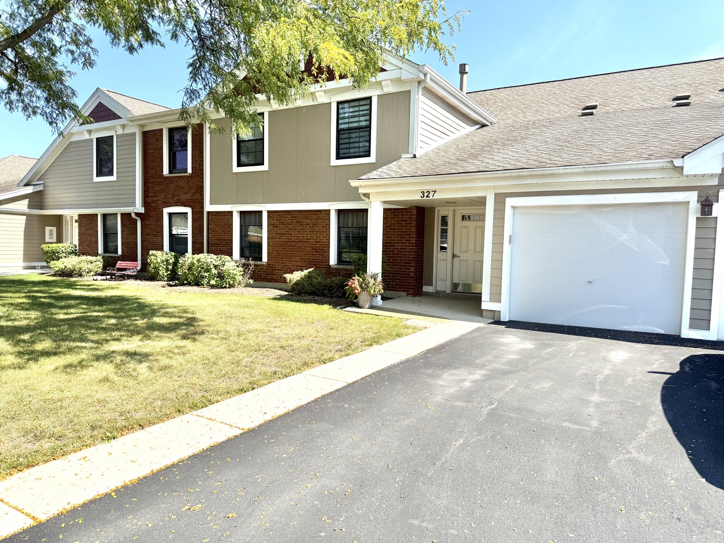 327 WILDBERRY Court #D2, Schaumburg, IL 60193