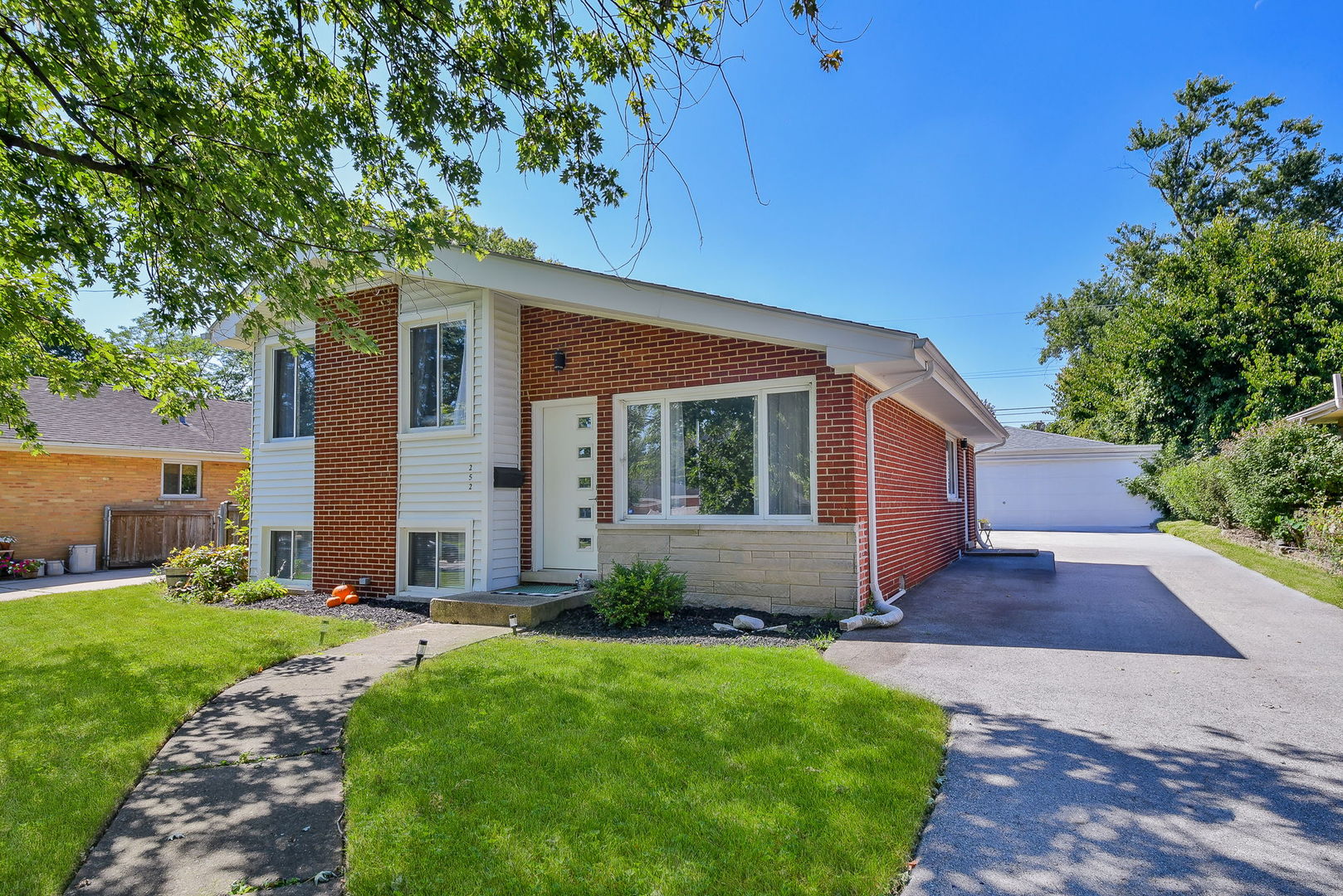 252 N Lombard Avenue, Lombard, IL 60148