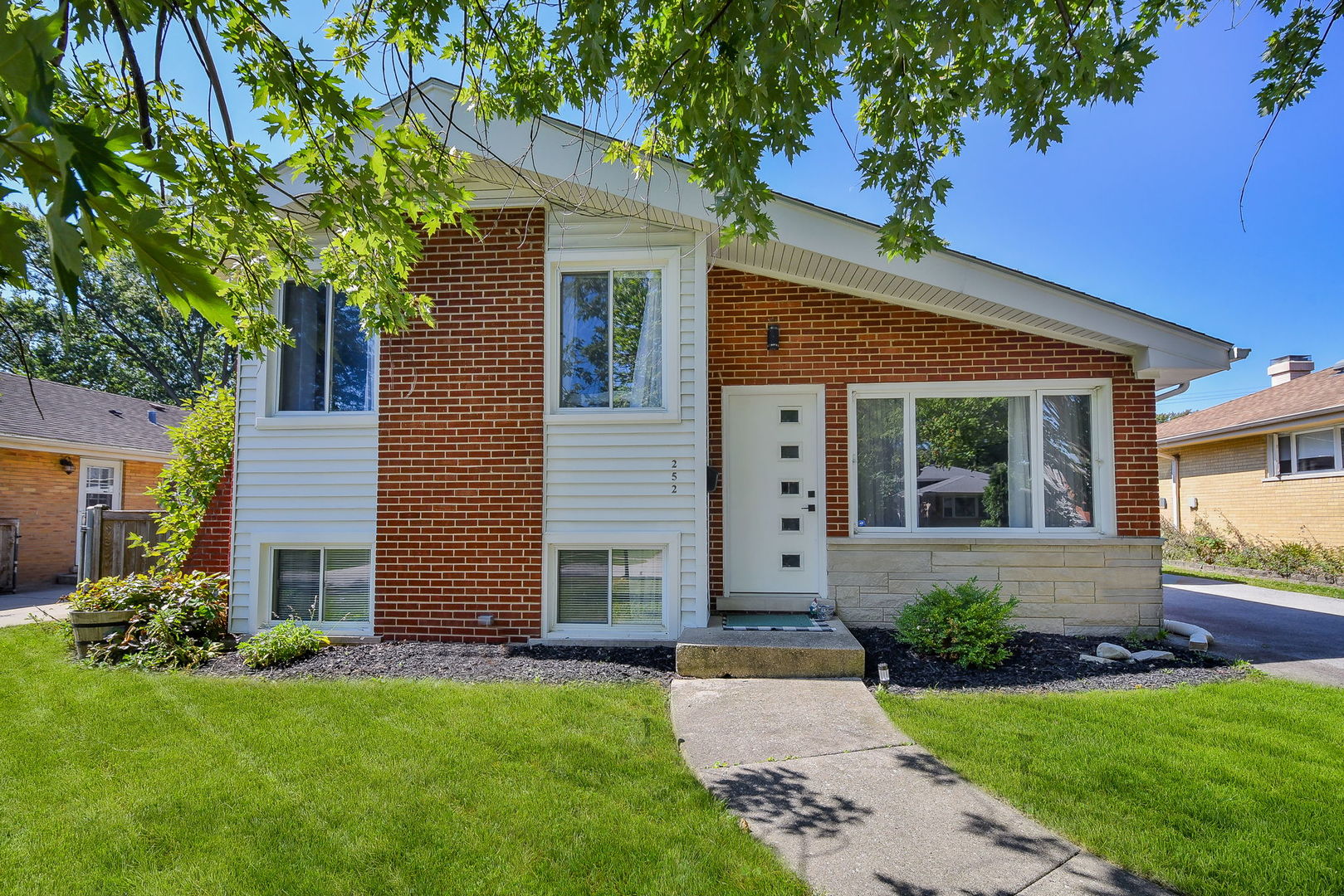 252 N Lombard Avenue, Lombard, IL 60148