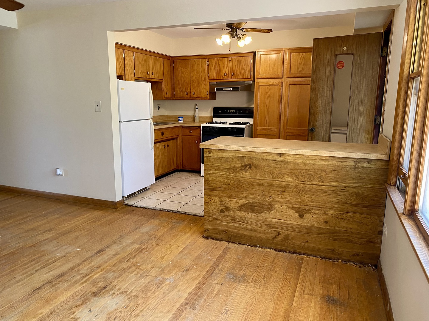 6419 S Oak Park Avenue #E-16, Chicago, IL 60638