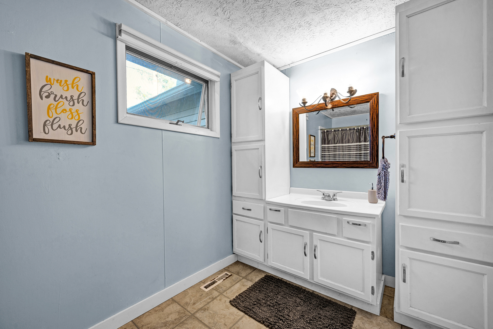 612 E North Street, Leroy, IL 61752