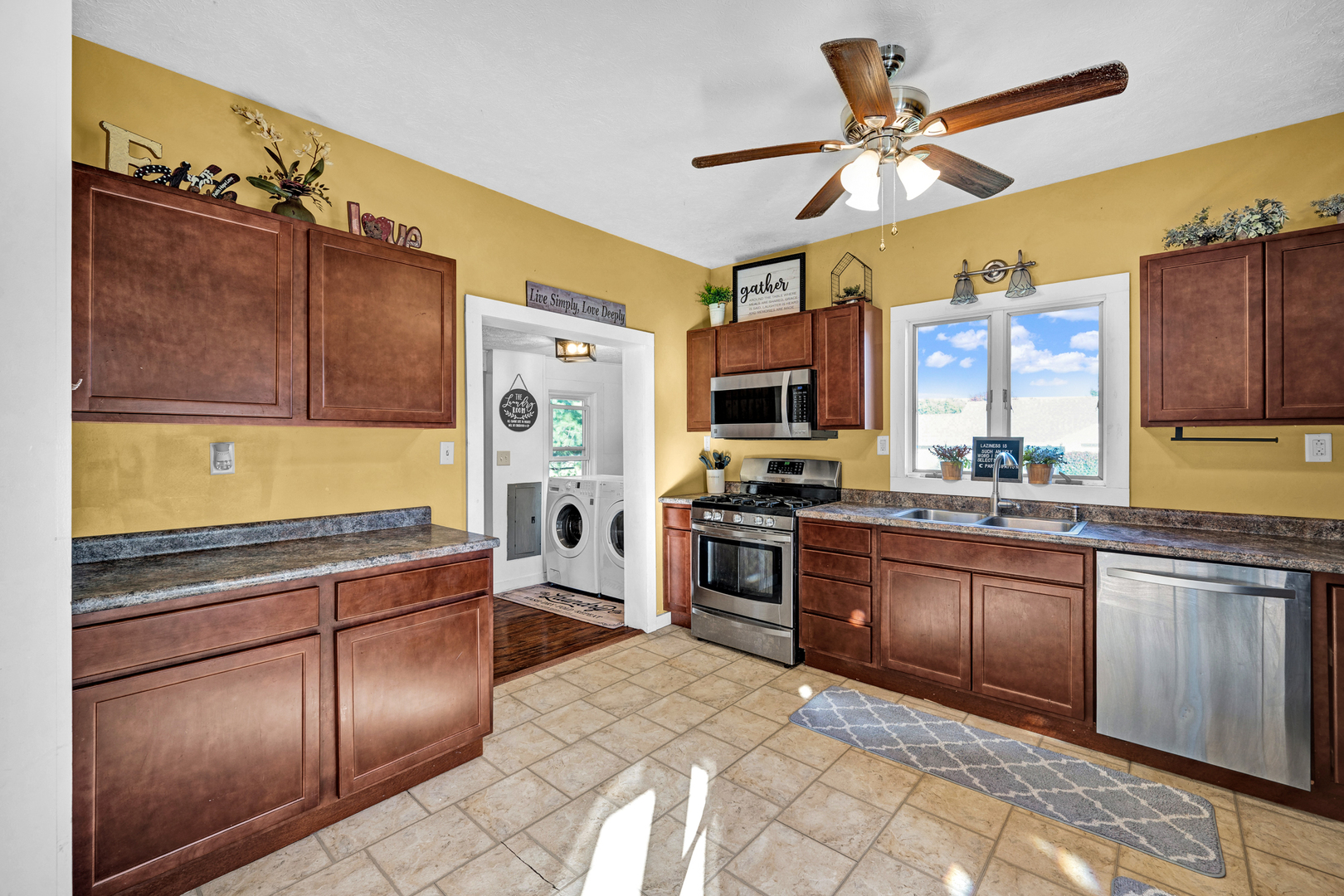 612 E North Street, Leroy, IL 61752