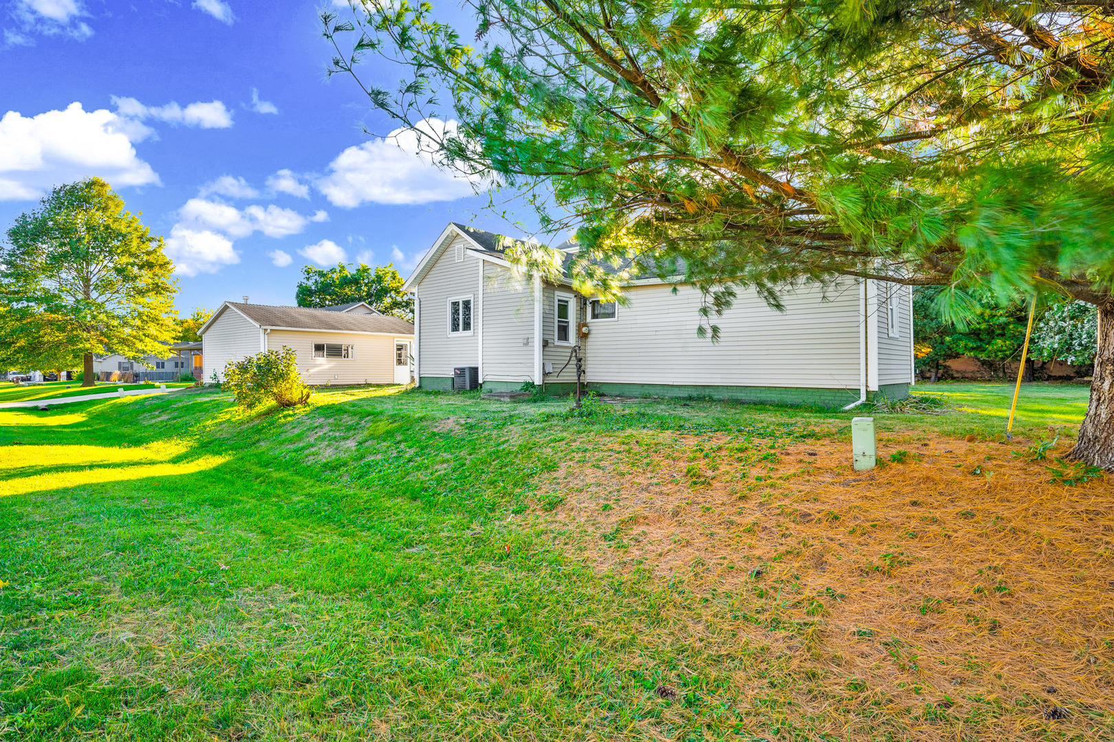 612 E North Street, Leroy, IL 61752