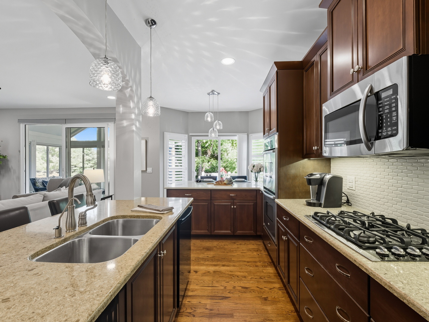 1N607 Golf View Lane, Winfield, IL 60190