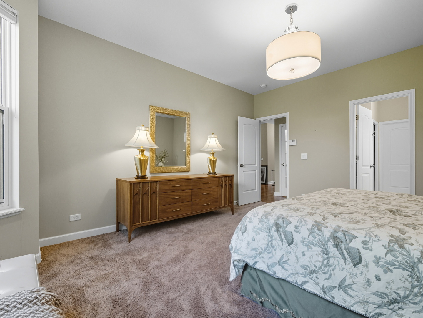 1N607 Golf View Lane, Winfield, IL 60190