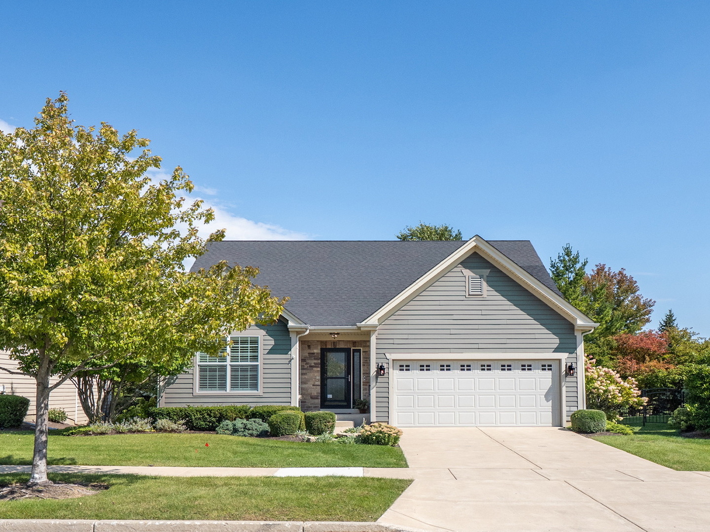 1N607 Golf View Lane, Winfield, IL 60190
