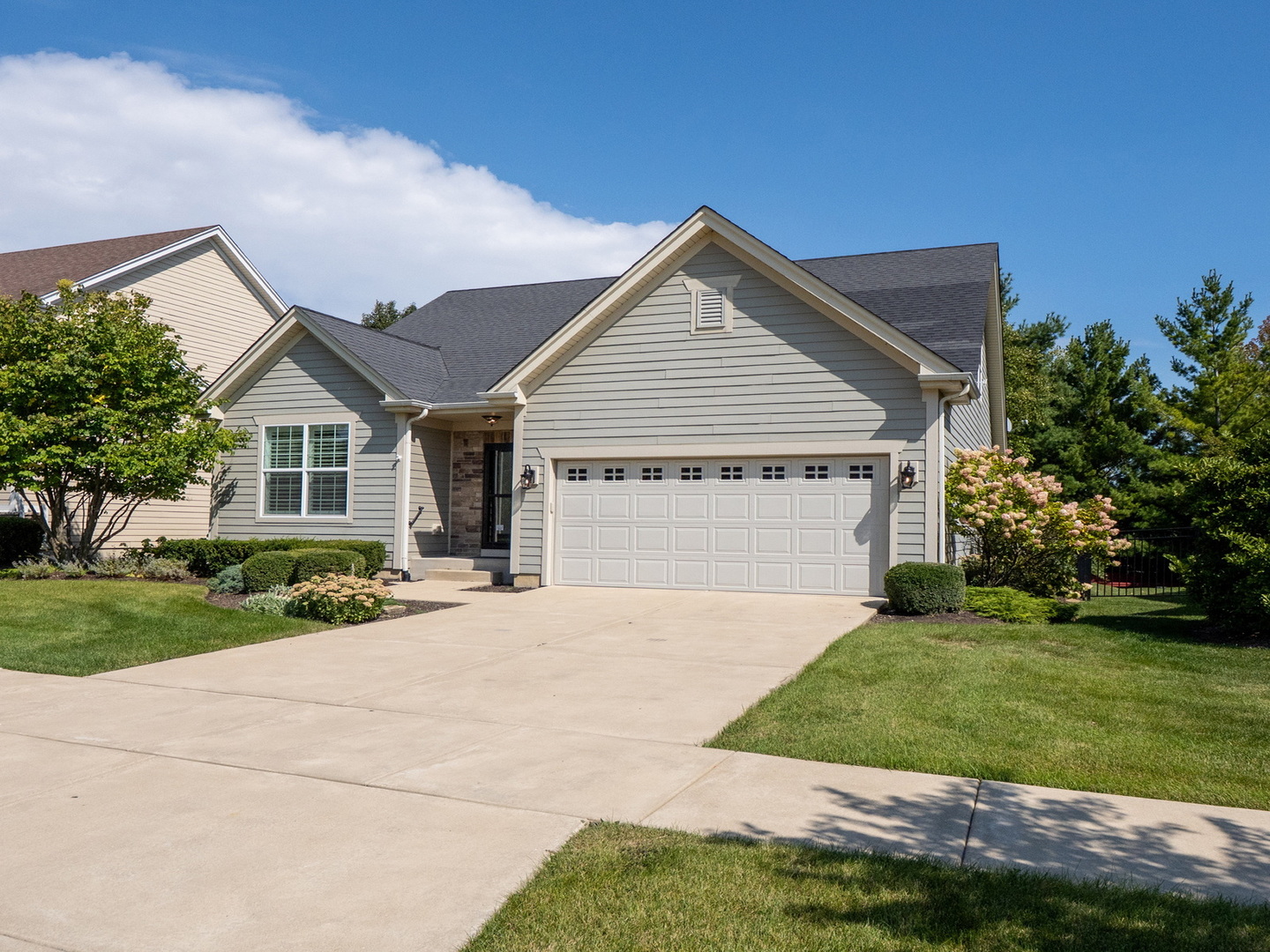 1N607 Golf View Lane, Winfield, IL 60190