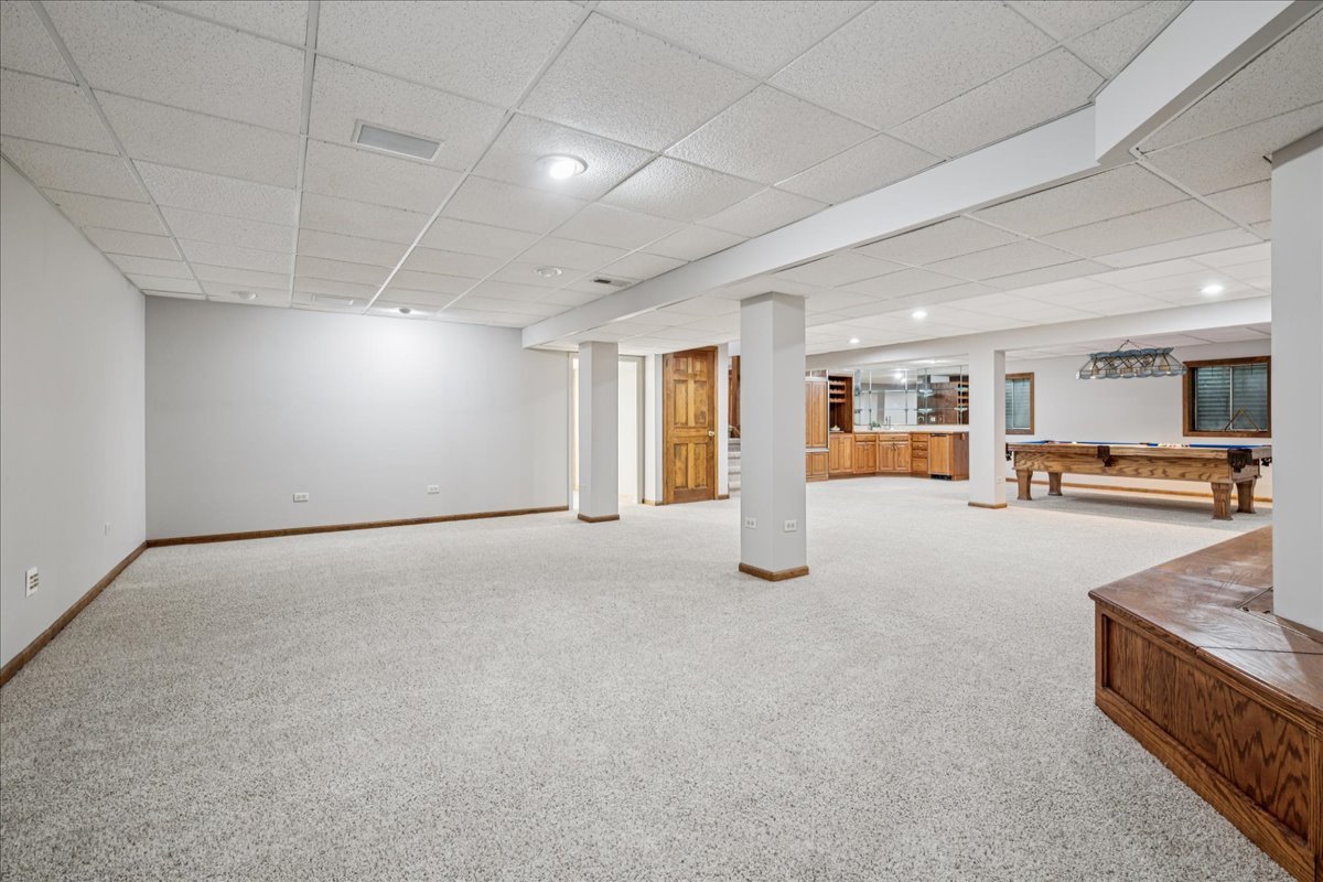 215 WILLOW Parkway, Buffalo Grove, IL 60089