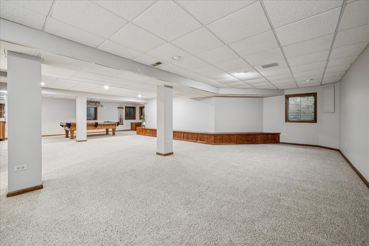 215 WILLOW Parkway, Buffalo Grove, IL 60089