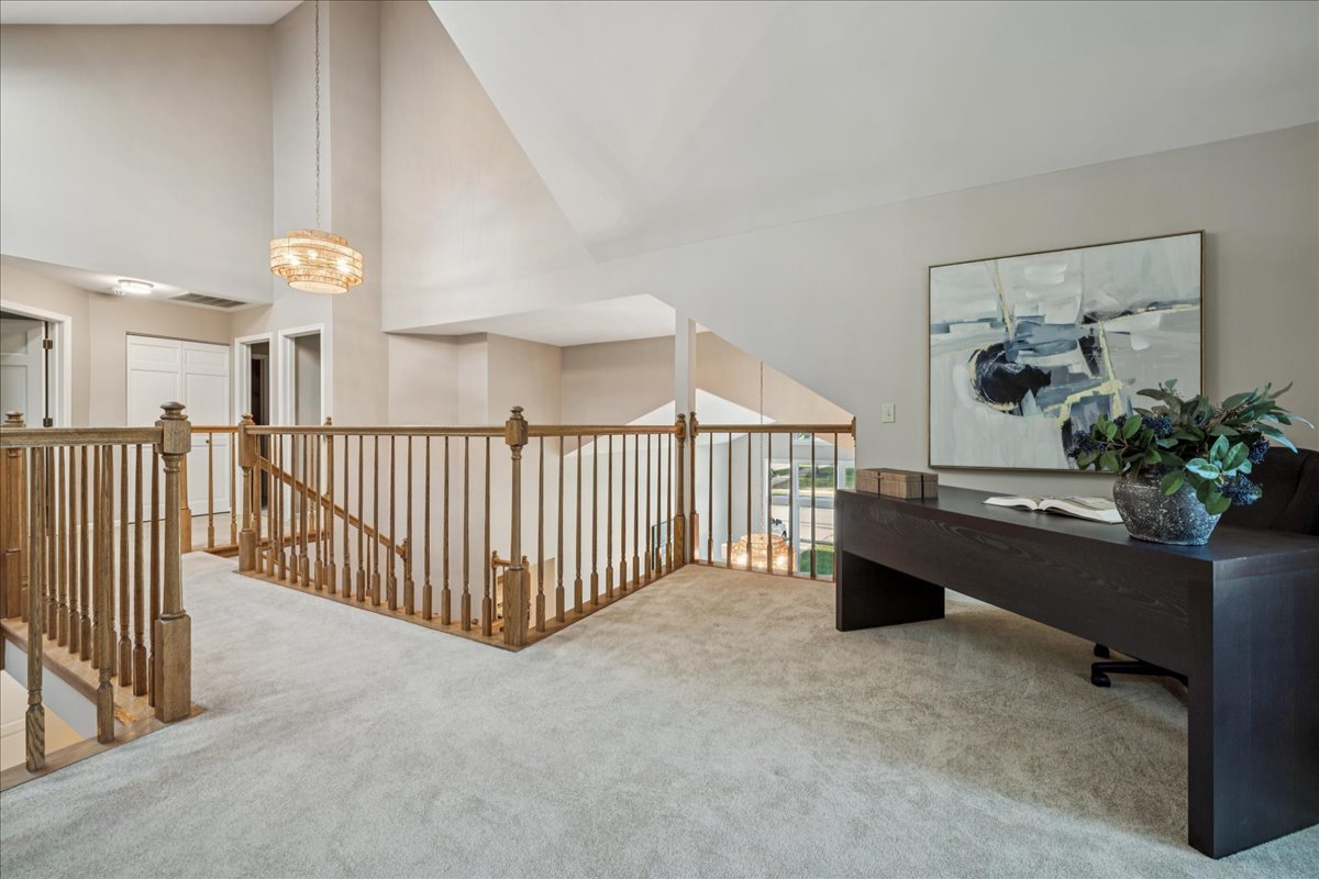 215 WILLOW Parkway, Buffalo Grove, IL 60089