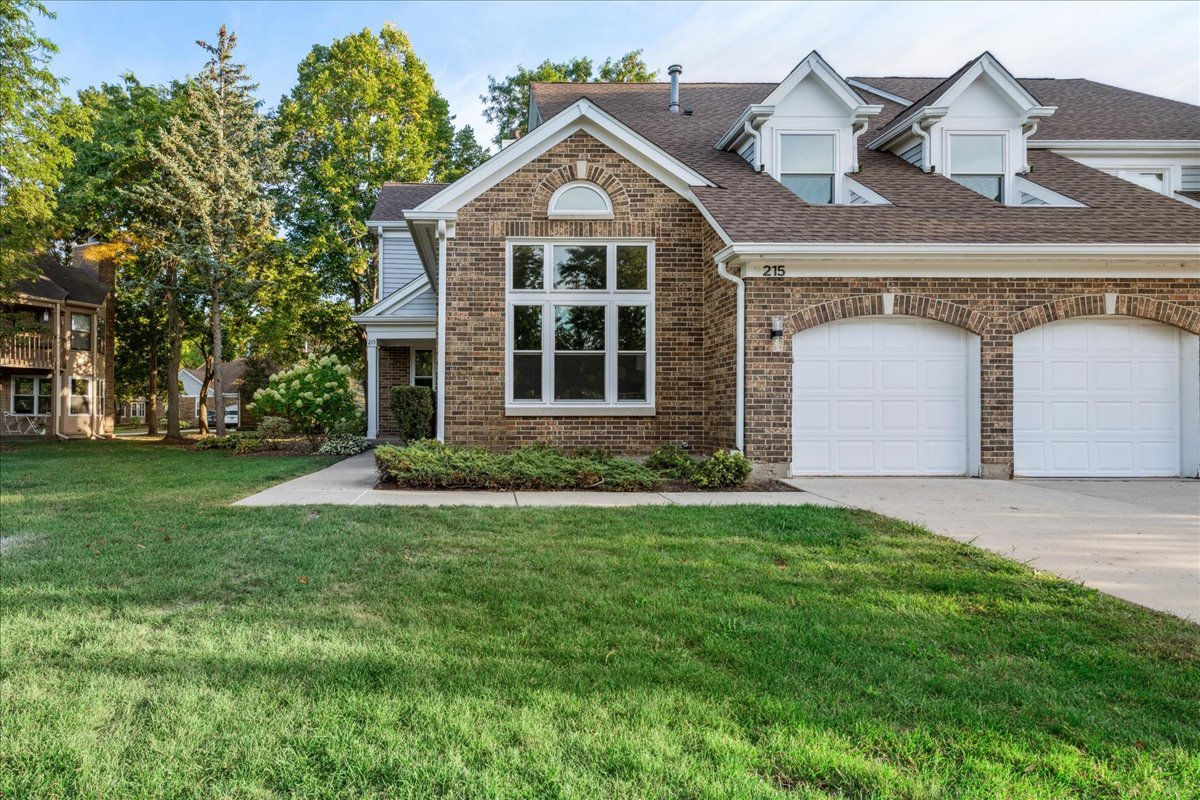 215 WILLOW Parkway, Buffalo Grove, IL 60089