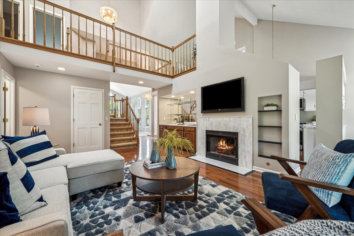 215 WILLOW Parkway, Buffalo Grove, IL 60089