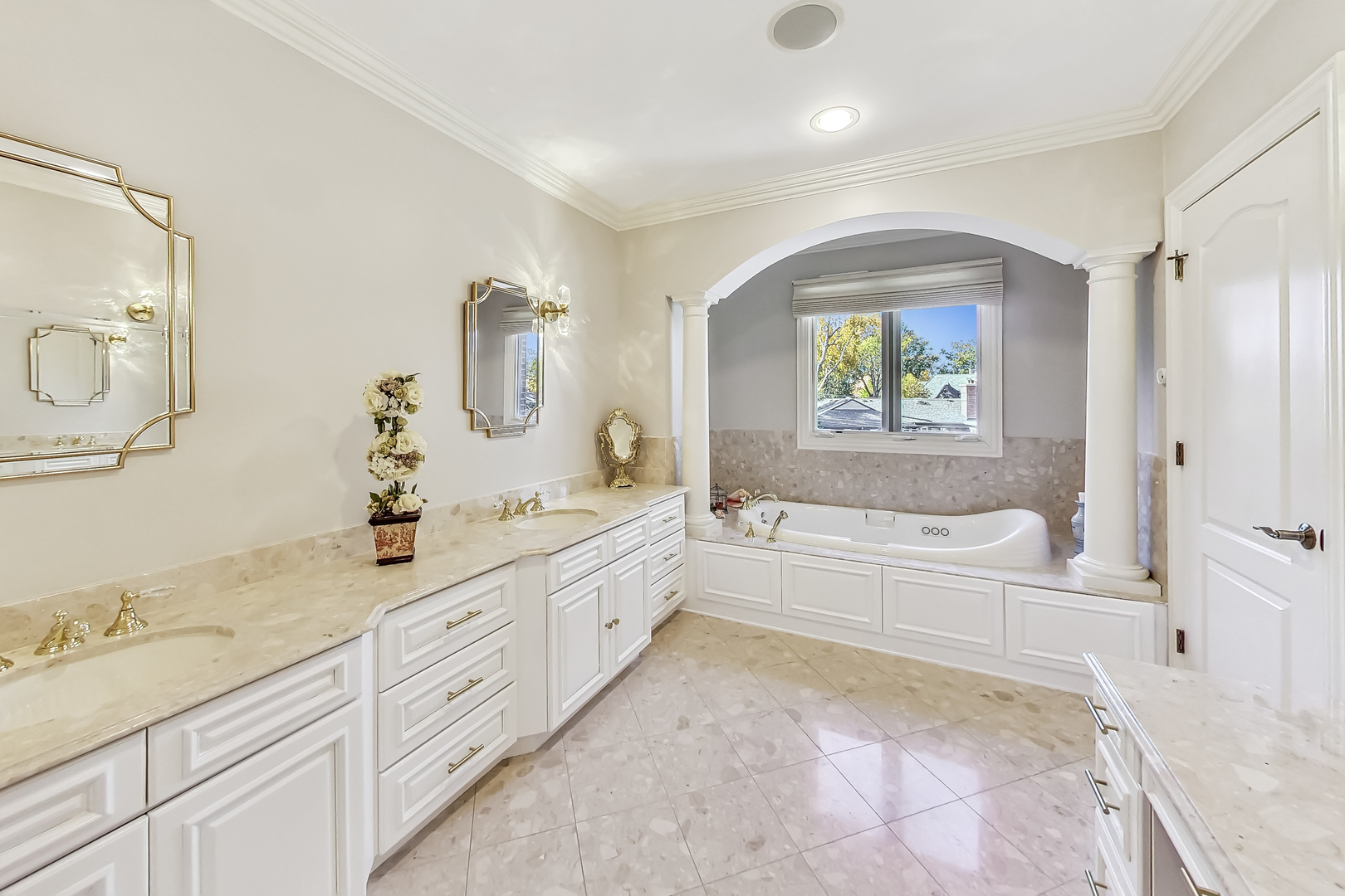 900 N Prospect Avenue, Park Ridge, IL 60068