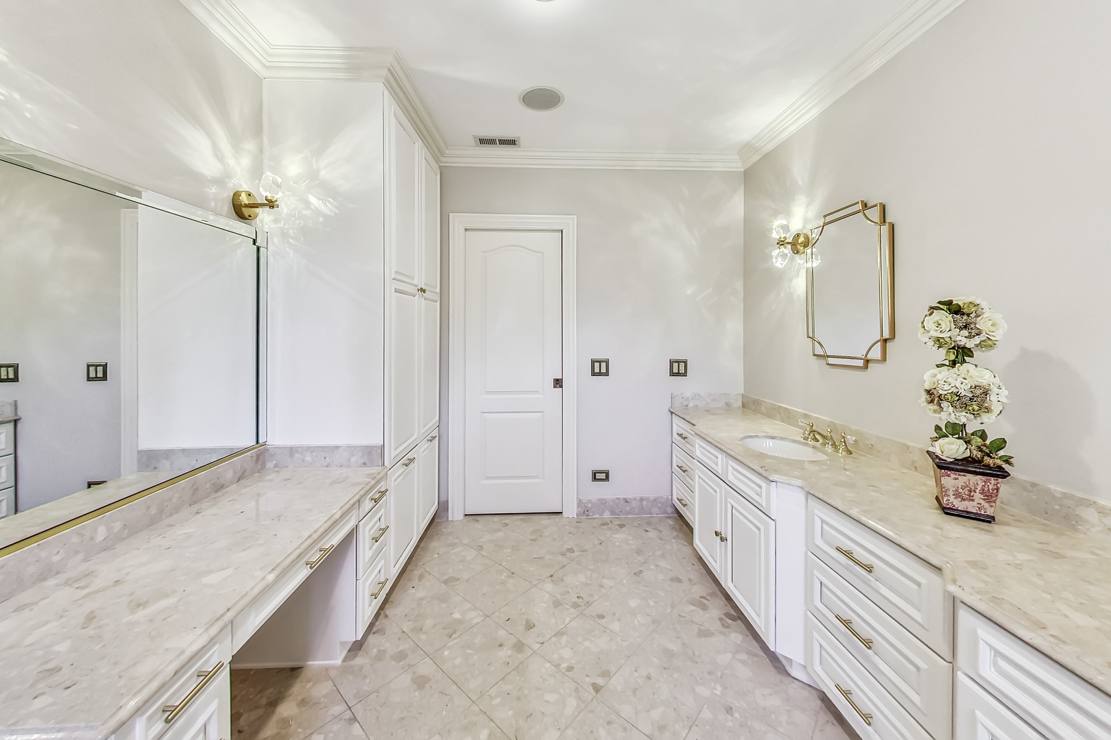 900 N Prospect Avenue, Park Ridge, IL 60068