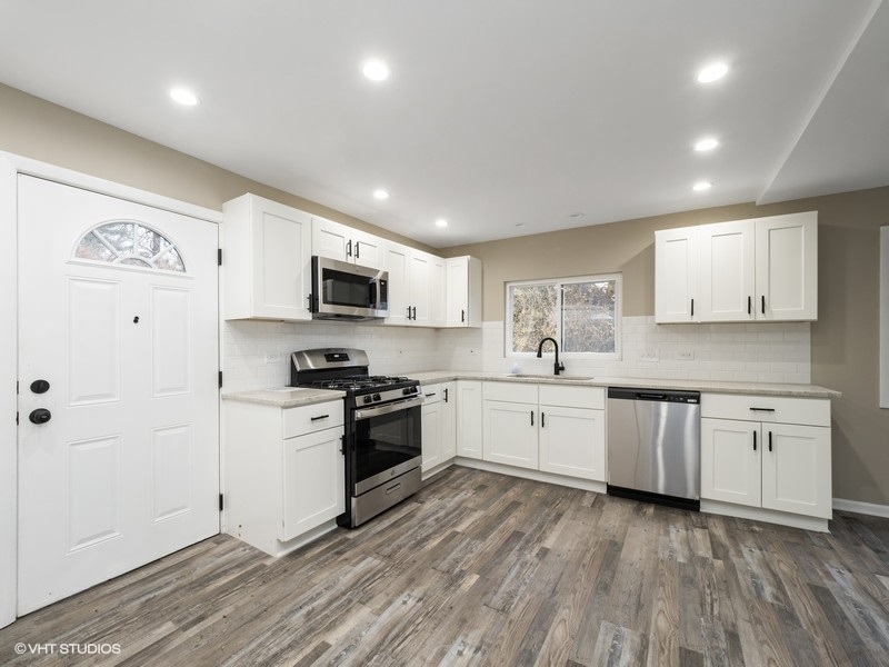 21621 W Cedar Avenue, Lake Villa, IL 60046