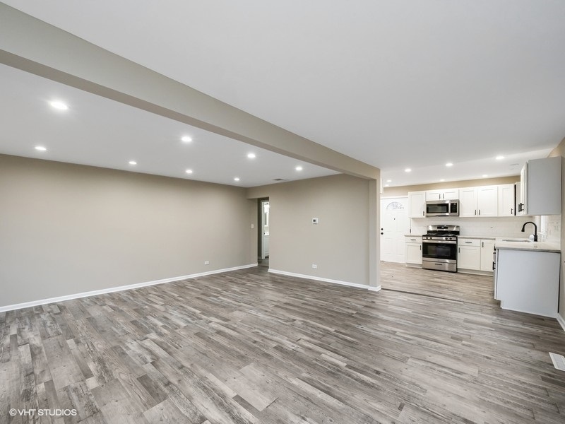 21621 W Cedar Avenue, Lake Villa, IL 60046