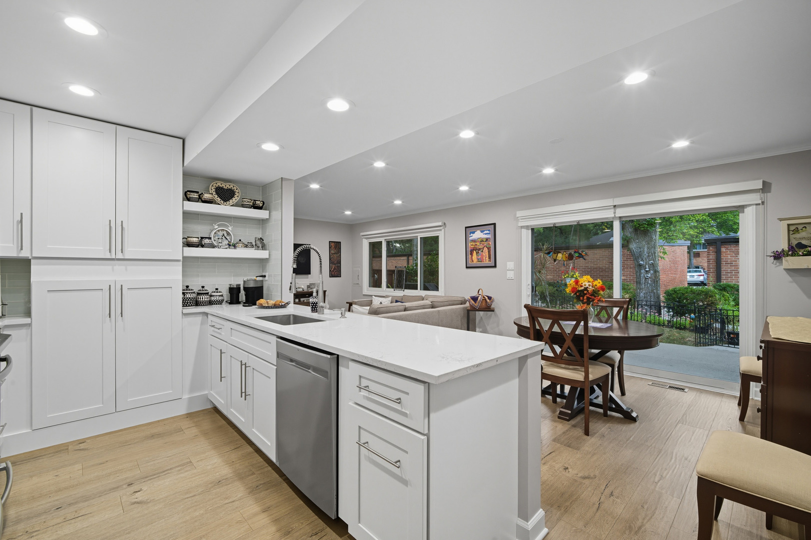 645 Spring Road, Glenview, IL 60025