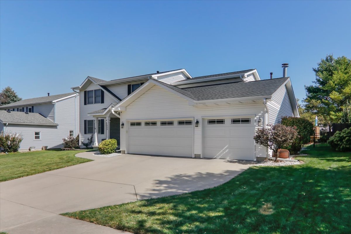 1506 Paddington Drive, Bloomington, IL 61704