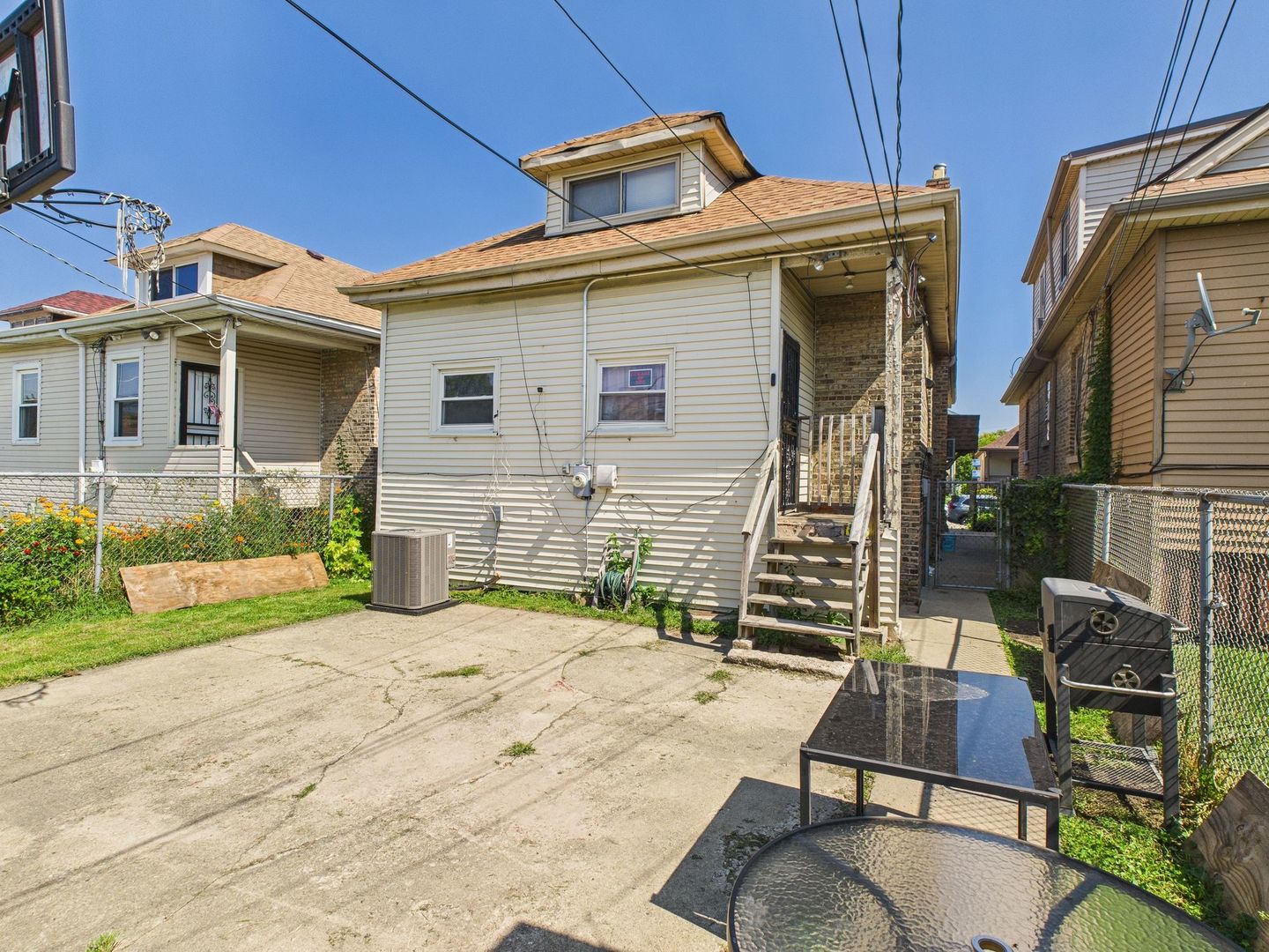 7520 S May Street, Chicago, IL 60620
