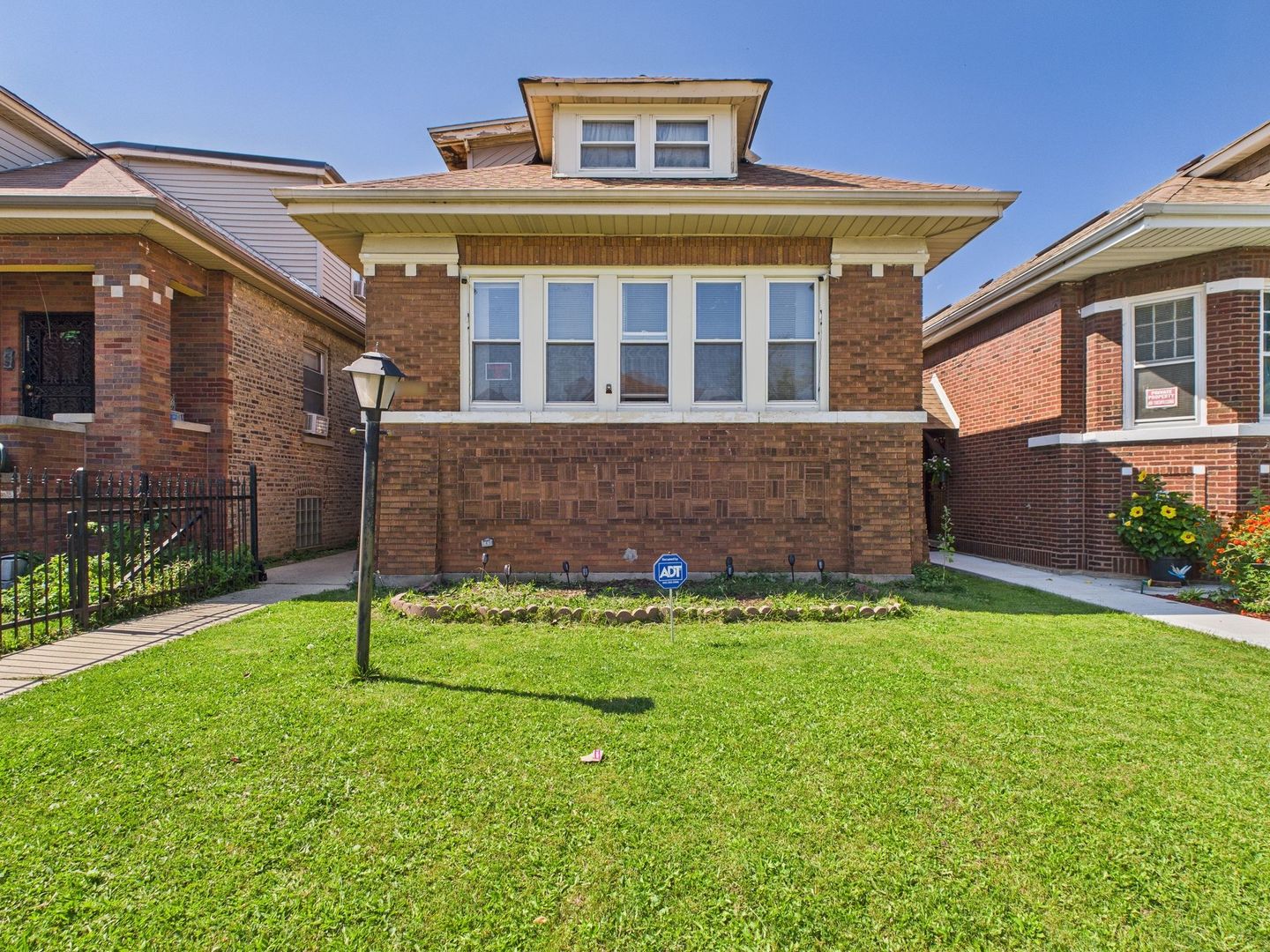 7520 S May Street, Chicago, IL 60620