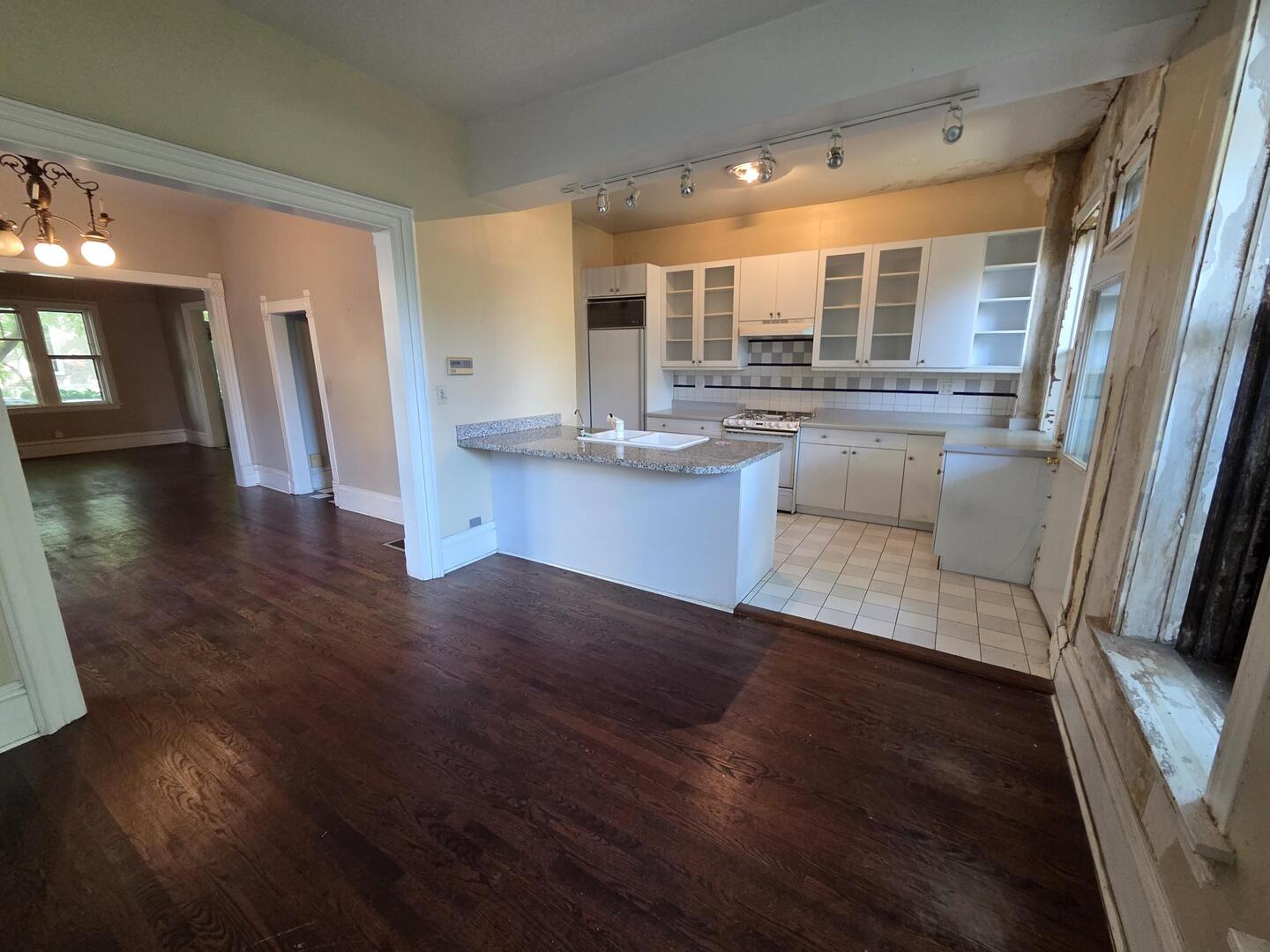 2144 N Fremont Street, Chicago, IL 60614