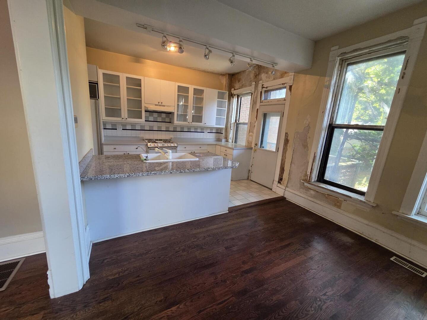 2144 N Fremont Street, Chicago, IL 60614